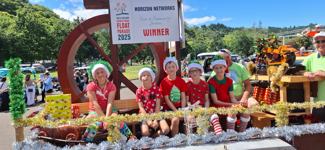 Waterwheel Xmas elfs in parade float