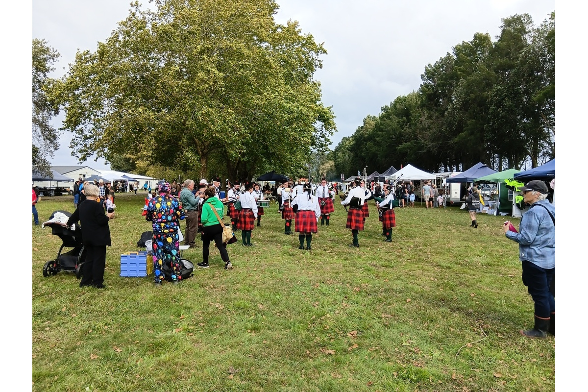Photo of Whakatane pipe band tuning up.